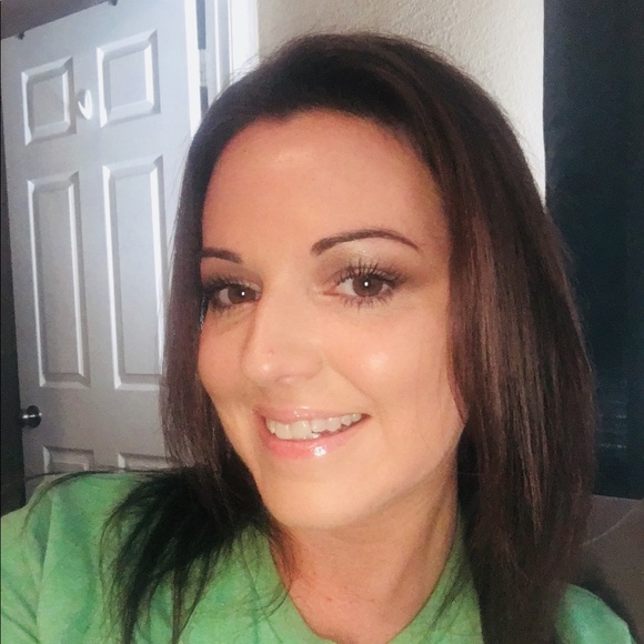 Meet your Posher, Jessica - Picture 1 of 1